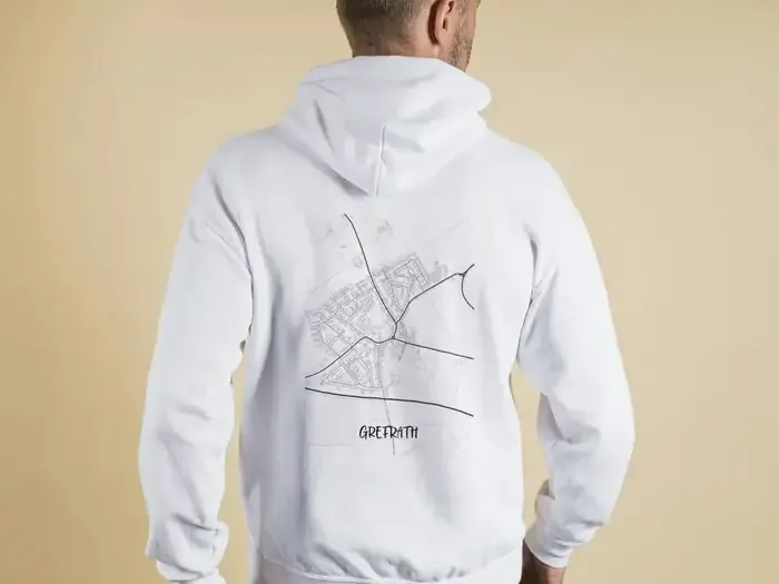 Weißer Hoodie mit Grefrath Rückenprint von Kirmis Brothers