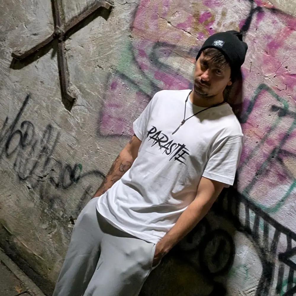 Artist-Merch PARASITE – Streetwear Shot